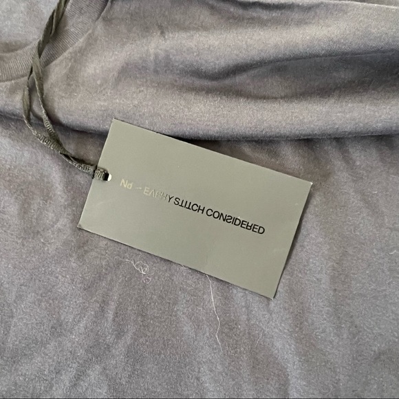 ✔️ NWT✔️ NIKE ESC Black Women's Graphic Tee - Picture 11 of 13